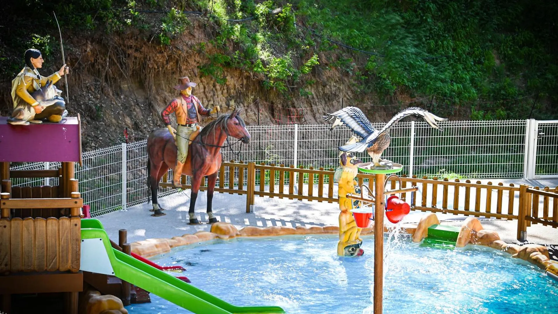 ***  Camping le Colorado Rustrel Francia