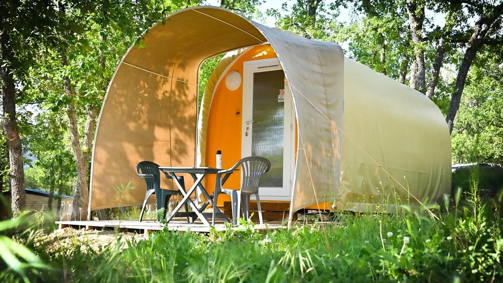 Camping Le Colorado Rustrel 3*,