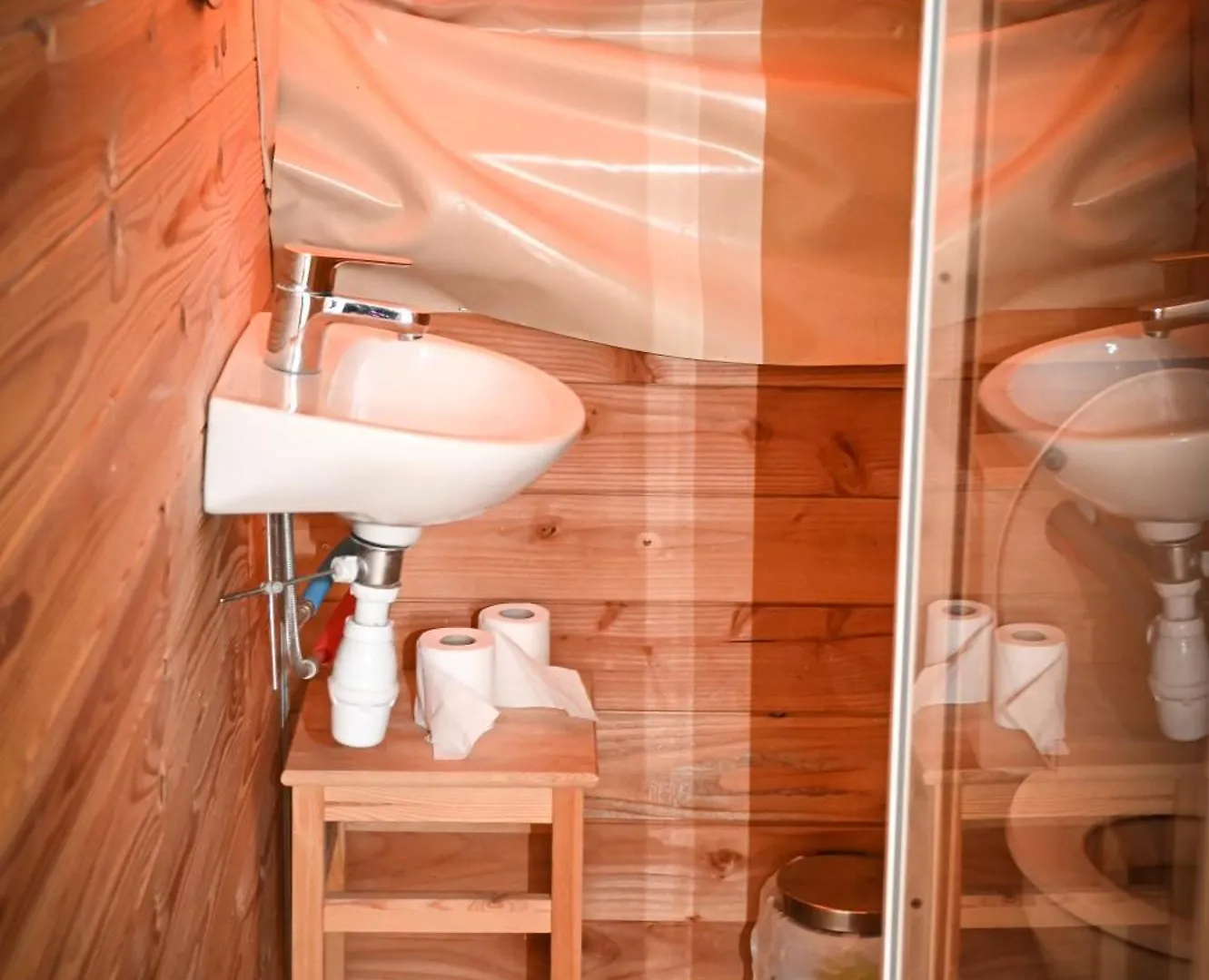 Camping Le Colorado Rustrel Campsite
