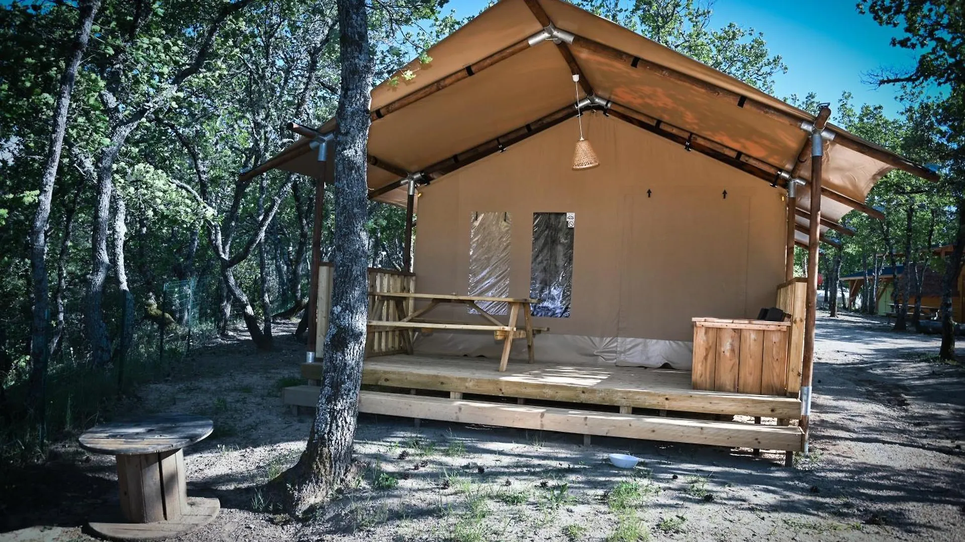 Camping le Colorado Rustrel 3*,  Francia