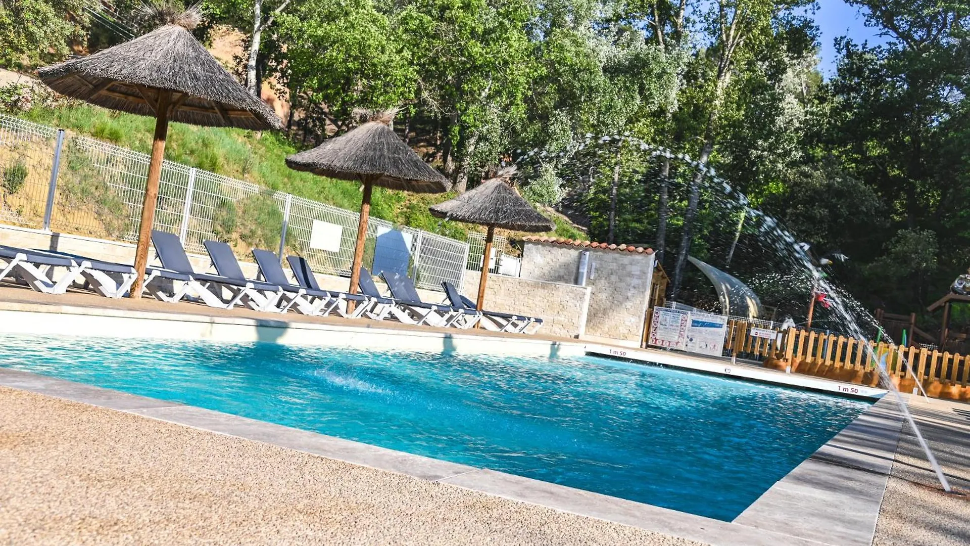 Camping Le Colorado Rustrel 3*,  France